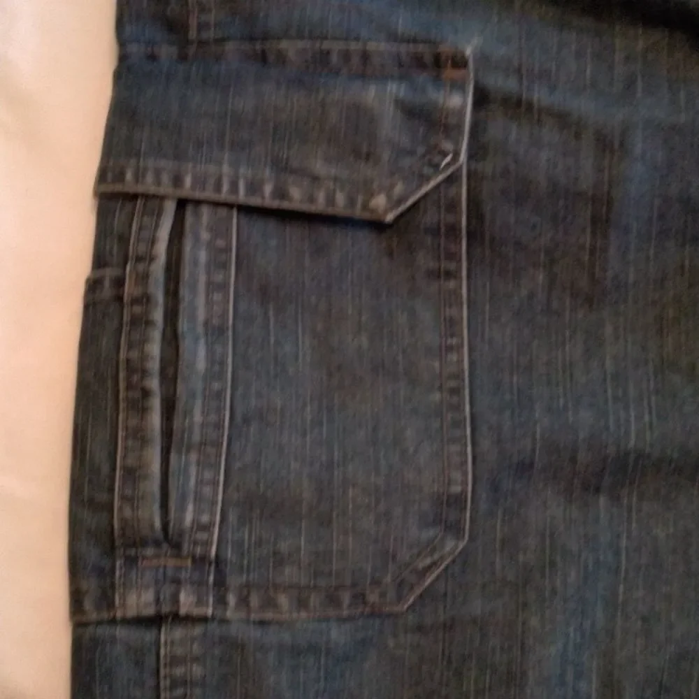 50% off SALE-WRANGLER CARGO jean shorts size 42 - Picture 4 of 5